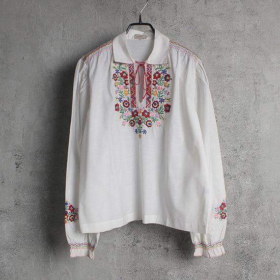 70&#039;s TRAMO embroidered blouse