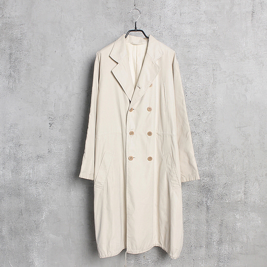Galerie Vie by TOMORROWLAND over coat