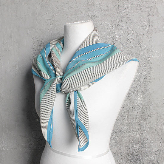 YSL silk scarf (KZ)