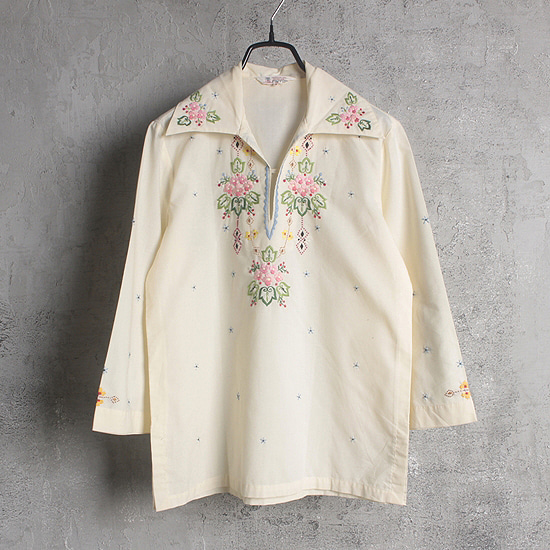 D&amp;FFODIL hand embroidered blouse