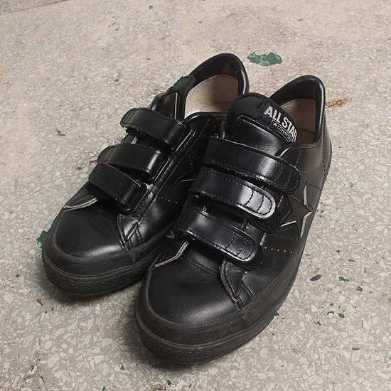Converse velcro shoes (240)
