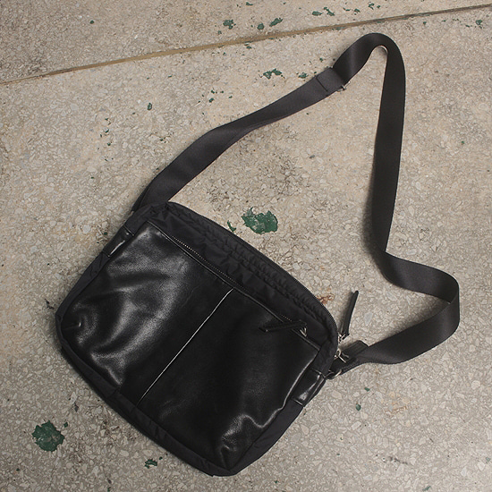 Y&#039;SACCS by yohji yamamoto leather nylon cross bag