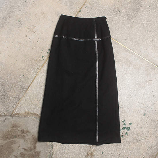 Ritsuko shirahama leather detail long skirt (26inch)