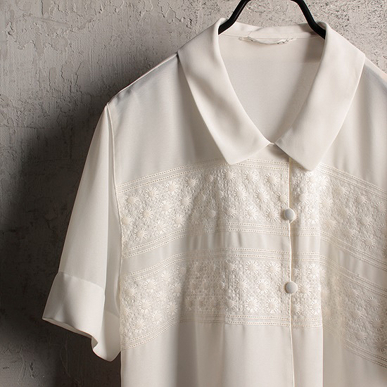 ance bit embroidered blouse