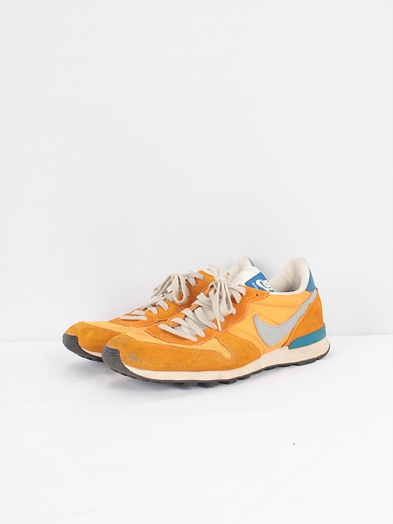 NIKE orange shoes (270mm)