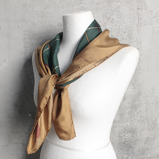 Burberry silk scarf (KZ)