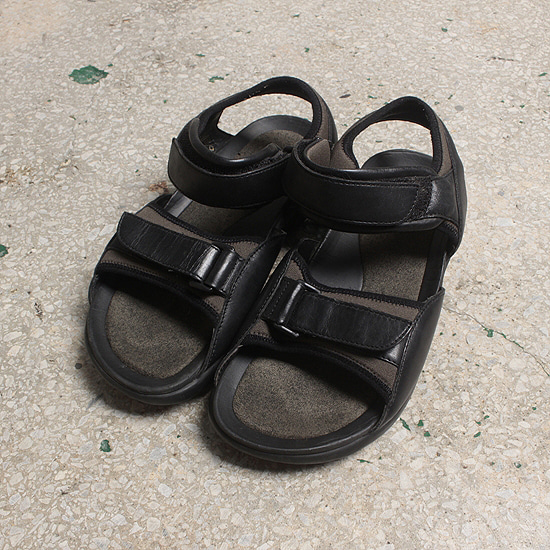 Clarks women sandals (230-235mm)