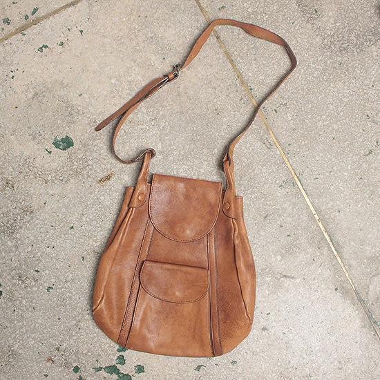 very vtg hand made leather bag