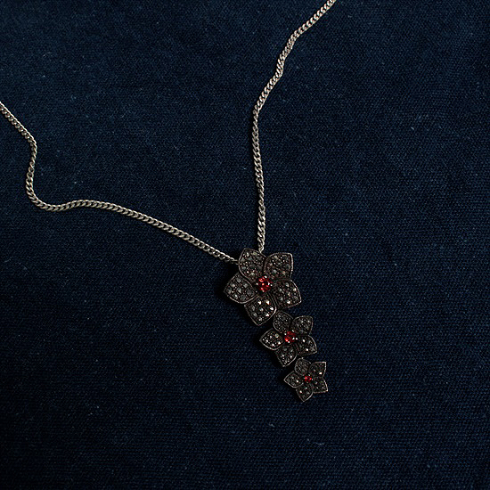 Triple flowers pendant Necklace