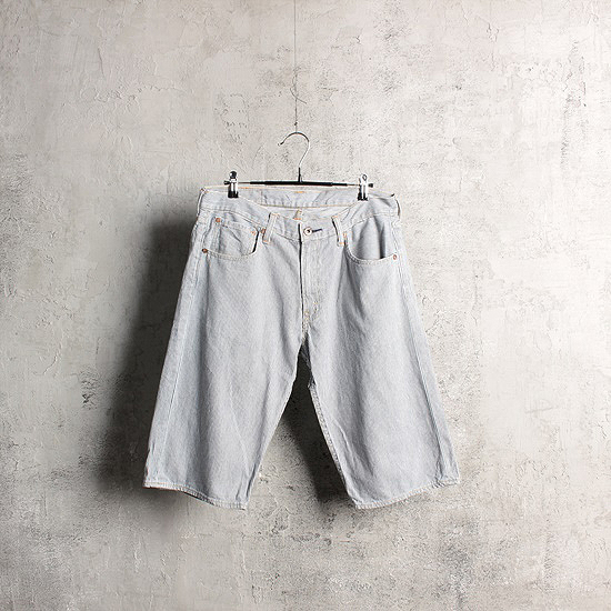 LEVI&#039;S 503 denim shorts (32inch)