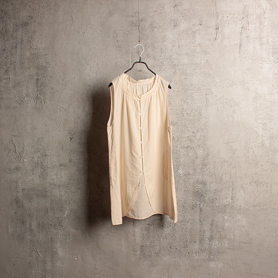 CO&#039;s sleeveless long shirts